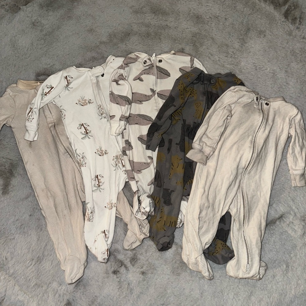 Bundle of 5 Carter’s Baby Pajamas – Size 6 Months